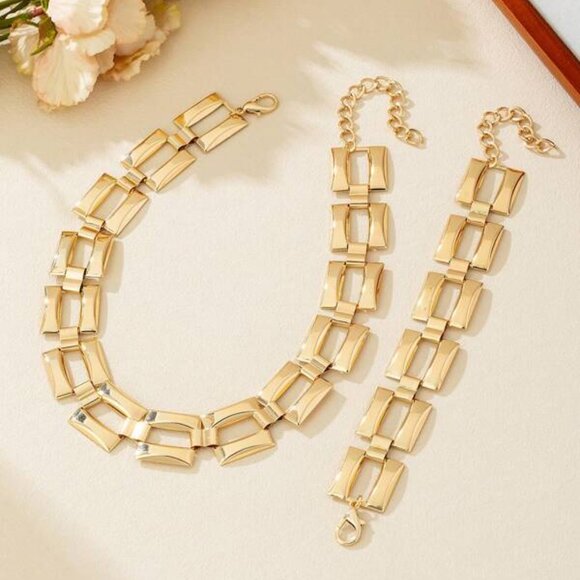 Elegant Gold Necklace and Bracelet Set - Picture 2 of 3